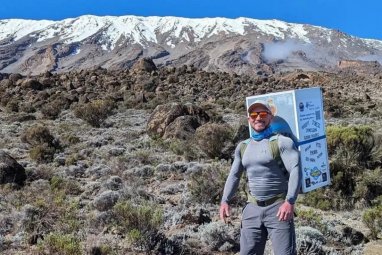 A Briton conquered Kilimanjaro with 30kg of luggage