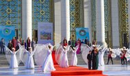 Türkmenistanda halkara teatr sungatynyň festiwalynyň açylyşyndan fotoreportaž