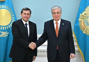 Kazakistan Cumhurbaşkanı, Türkmen heyeti ile görüştü