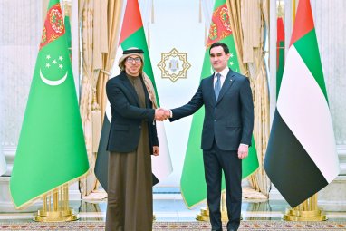 Президент Туркменистана обсудил с вице-премьером ОАЭ расширение двустороннего сотрудничества