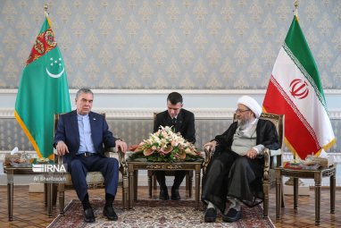 Гурбангулы Бердымухамедов провёл переговоры с председателем Совета целесообразности Ирана