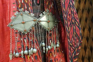 Российский этнографический музей пополнил коллекцию туркменскими костюмами