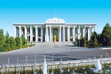 Türkmenistanyň Mejlisinde ÝHHG-niň wekiliýetiniň ýolbaşçysy bilen duşuşyk geçirildi