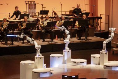 A robot conductor made his debut in Dresden