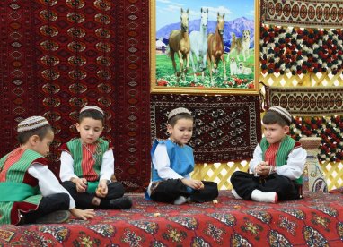 Portrait of a Turkmen social worker: Mahri Redjepova