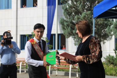 94 graduates graduated from the Turkmen-Russian school named after Pushkin this year