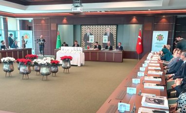 В Анкаре представили книгу Президента Туркменистана Молодежь — опора Родины на турецком