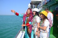 Участники фестиваля в Авазе совершили прогулку на яхте по Каспийскому морю