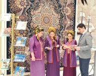 Türkmenistanda Özbegistan Respublikasynyň birinji senagat sergisi geçirildi (FOTO)