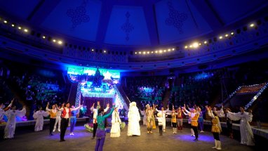 В Ашхабадском цирке состоялась премьера новогоднего шоу «Золотая рыбка»