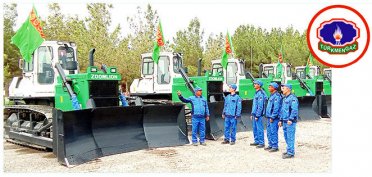 Газовики Туркменистана получили новую спецтехнику для разработки месторождений