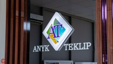 ES Anyk Teklip produces a variety of aluminum, plastic and tempered glass products