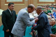 Фоторепортаж с вручения юбилейной медали «75 лет Победы в Великой Отечественной войне 1941—1945 годов» в Туркменистане