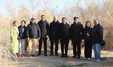 Учёные из Китая посетили туркменский посёлок Бокурдак