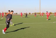 Fotoreportaž: Futbol boýunça KHDR-nyň milli ýygyndysynyň Aşgabatdaky türgenleşigi