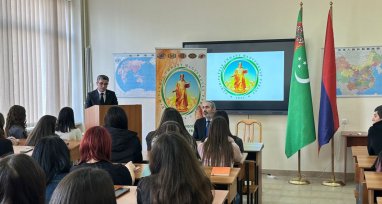 Посол Туркменистана рассказал студентам Ереванского университета о философском наследии Махтумкули