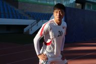 Fotoreportaž: Futbol boýunça KHDR-nyň milli ýygyndysynyň Türkmenistan bilen boljak duşuşykdan öňki türgenleşigi 