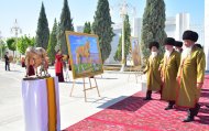 Фоторепортаж: Лучший наездник-наставник награжден ценным призом от Президента Туркменистана