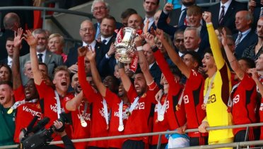 İngiltere FA Cup'da Manchester United, Fransa Kupası'nda da PSG şampiyon oldu