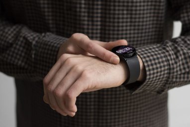 Dangerous bacteria can live in fitness bracelets and smart watches