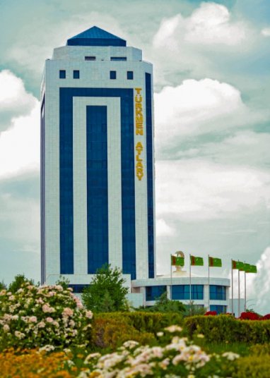 Президент Туркменистана поручил взять под контроль реконструкцию конноспортивного комплекса в Ашхабаде