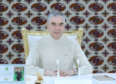 Gurbanguly Berdimuhamedow Arkadag şäherinde guruljak täze binalaryň taslamalary bilen tanyşdy