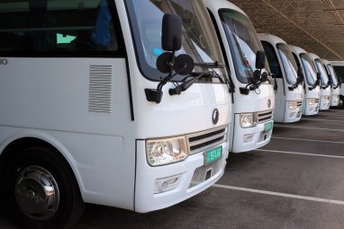 Awtomobil ulag hyzmaty предлагает почасовой заказ микроавтобусов и такси