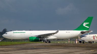 «Airbus» Türkmenistana iberjek ikinji «A330» ýük uçarynyň reňkleme işlerini tamamlady