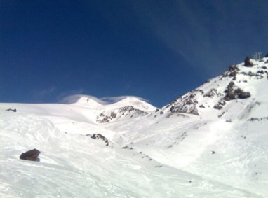 1500 gönüllü, Elbruz Dağı'nı temizledi