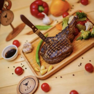 Стейк-хаус Beef предлагает большой выбор мясных и прочих блюд туркменской и европейской кухни
