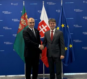 Türkmenistan ve Slovakya, ikili işbirliğini güçlendiriyor