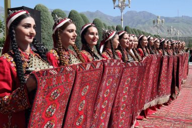 Turkmenistan solemnly celebrate Turkmen carpet holiday