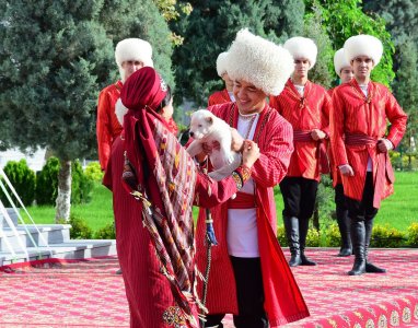 Фоторепортаж с церемонии открытия Международных ассоциаций ахалтекинского коневодства и «Туркменские алабаи»
