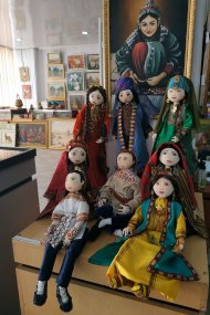 Photo report from the exhibition of works of women artists of Turkmenistan