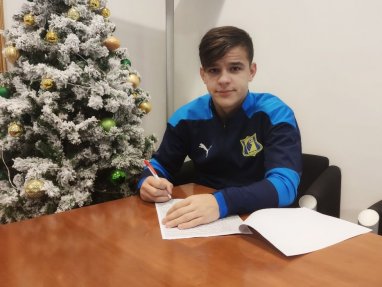 “Rostov” signed a contract with the football player of the youth team of Turkmenistan Denis Titov