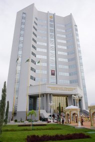 «Türkmenbaşy» bankynyň täze binasynyň dabaraly açylyşyndan fotoreportaž