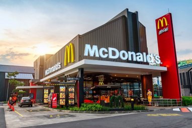 «Makdonalds» hümmetsizlenme sebäpli müşderileri köpeltmek üçin çäreleri görýär