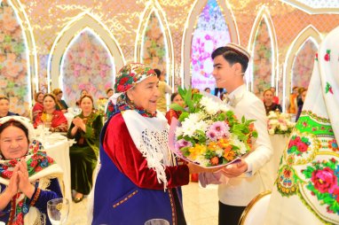 В Торгово-промышленной палате Туркменистана в честь 8 Марта состоялось праздничное мероприятие