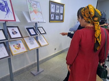 В ИМО МИД Туркменистана открылась персональная выставка художественных работ педагога вуза