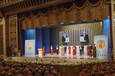 Первая книга Президента Туркменистана получила высокую оценку творческой интеллигенции страны