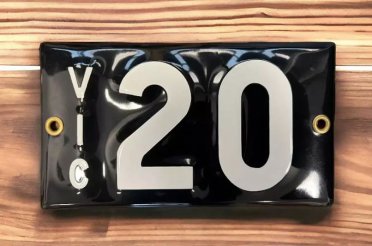 In Australia, a two-digit license plate went under the hammer for 1,7 million USD