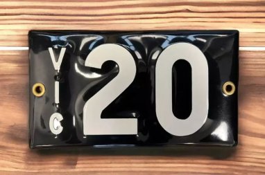 In Australia, a two-digit license plate went under the hammer for 1,7 million USD