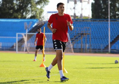 Türkmenistanly futbolçynyň goly «Akrona» Russiýanyň kubogynda ýeňiş getirdi