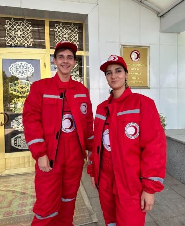 В Туркменистане действует 17 волонтёрских центров Национального общества Красного Полумесяца
