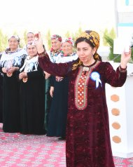 Fotoreportaž: Aşgabatda 4 gatly ýaşaýyş jaýlarynyň açylyş dabarasy geçirildi