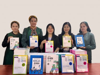 About 165 books in Korean donated to the Turkmen Institute of World Languages