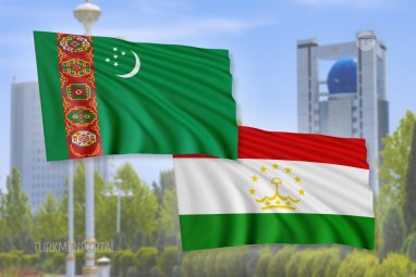 Глава Таджикистана поздравил Президента Туркменистана с 30-летием дипотношений