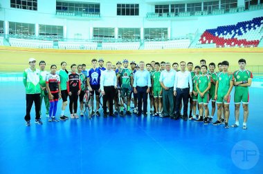 Photo report: French cyclist Frédéric Magné visited the Ashgabat Velodrome