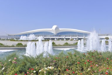 Международный аэропорт Ашхабада модернизируют для обеспечения безопасности полетов