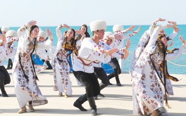 В Китай на фестиваль «Один пояс, один путь» отправятся артисты института культуры Туркменистана 